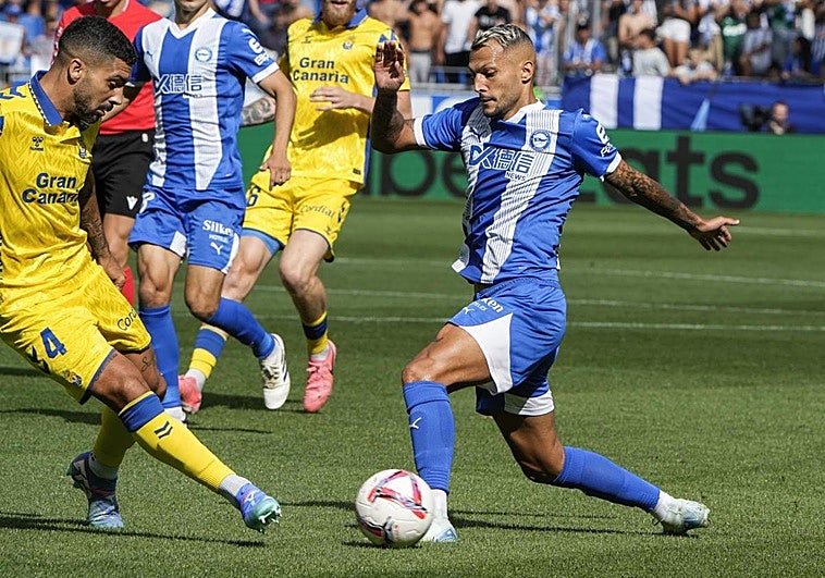 El Alavés impone su contundencia ante Las Palmas y cotiza al alza