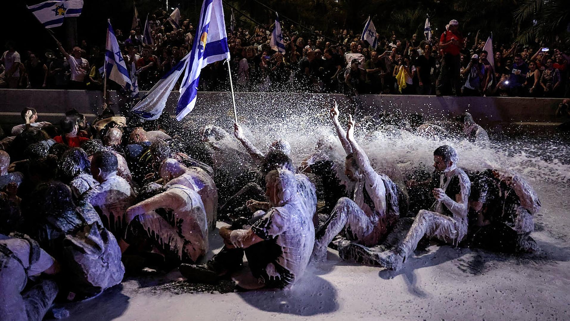 ガザでさらに6人の人質死亡発見を受け、数十万人のイスラエル人がネタニヤフ首相に対するゼネストを支持