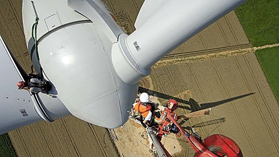 Investigadores usan azúcar como el ingrediente clave para el reciclaje de aerogeneradores