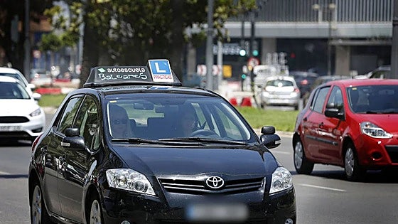 Menos horas y más testimonios de víctimas para recuperar los puntos del carné de conducir