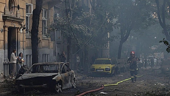 Un ataque ruso causa siete muertos, la mitad niños, en Leópolis, en la frontera con Polonia