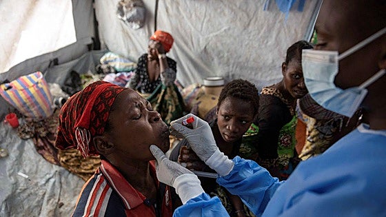Sanidad pide a los cooperantes que viajen a zonas de riesgo que se vacunen de mpox