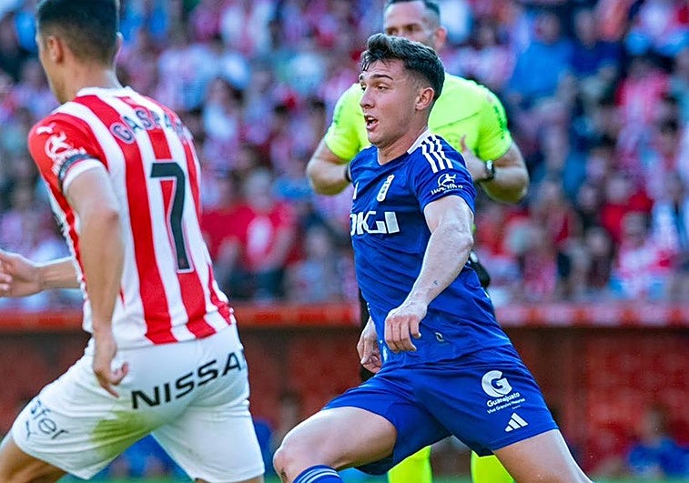 El Sporting logra su primer triunfo de la temporada en el derbi ante el Oviedo