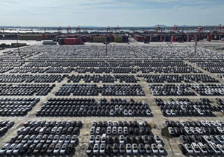 Coches de marcas extranjeras a la espera de dueño.