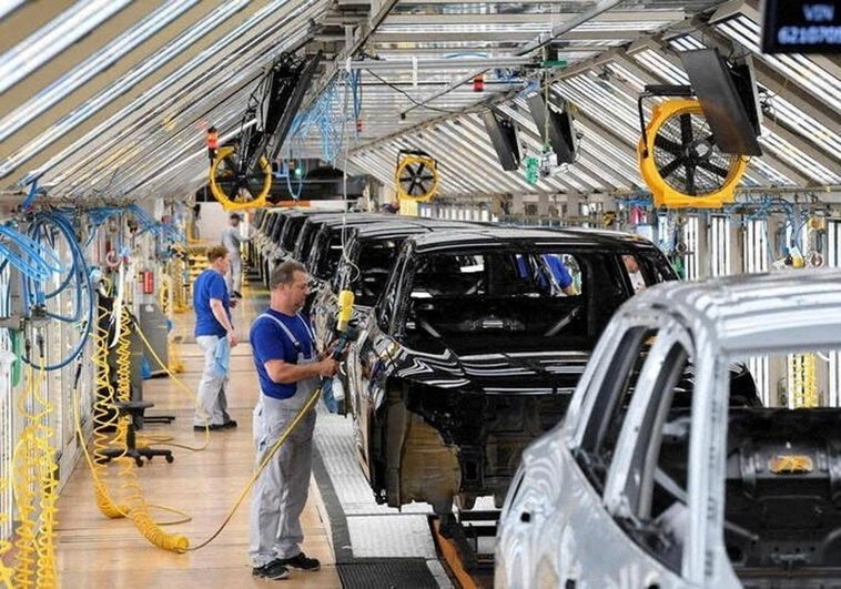 Imagen de archivo de un empleado de Volkswagen