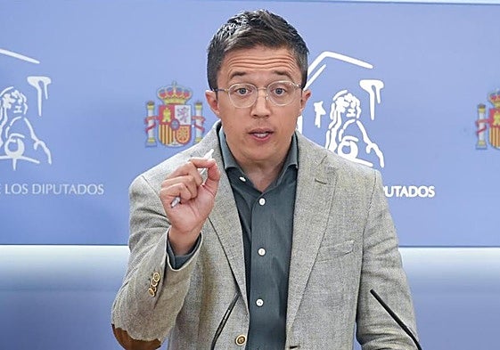 El portavoz de Sumar, Íñigo Errejón, este martes durante la rueda de prensa en el Congreso.