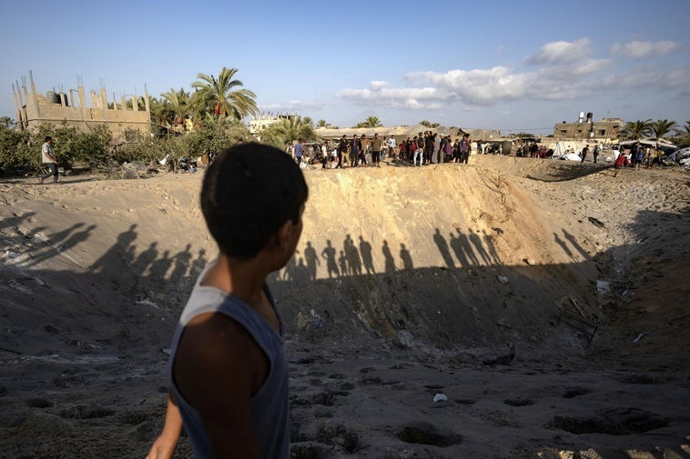 Socavones que dejó el ataque israelí.