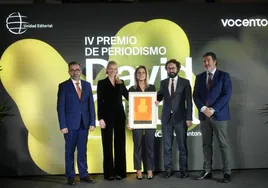 Karina Sainz Borgo recibió el premio David Gistau en la edicion del pasado año.