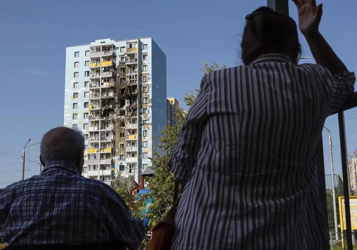 Daños producidos en un edificio de la región de Moscú tras un ataque con drones ucranianos.