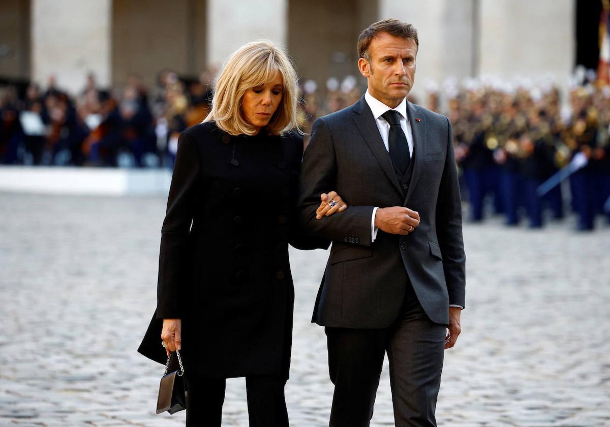 El presidente francés, Emmanuel Macron, y su esposa, Brigitte.