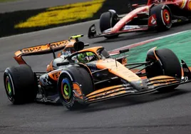 El británico Lando Norris pilota su McLaren.