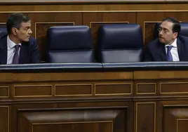 Sánchez y Albares en el Congreso de los Diputados.