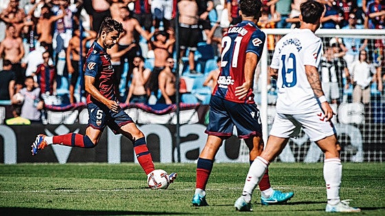 El Levante remonta frente a un Eldense con dos jugadores menos
