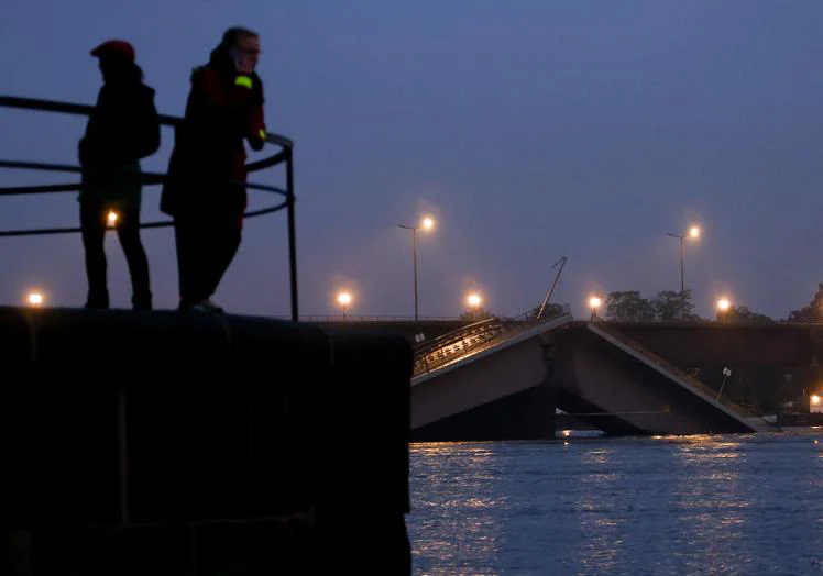 El puente derrumbado de la Carola, en Dresde, como ejemplo de la decadencia alemana.