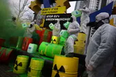 Protesta contra el 'greenwashing' nuclear.