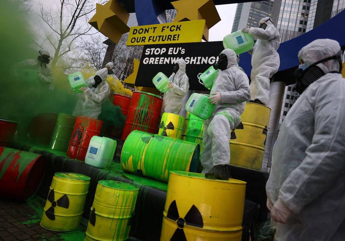 Protesta contra el 'greenwashing' nuclear.