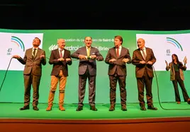 El presidente Iberdrola, Ignacio Galán, junto a las autoridades francesa, en la inauguración de la eólica marina de Saint-Brieuc