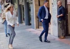 Sanchez y Begoña Gómez entrando a un cine el pasado miércoles en Madrid.