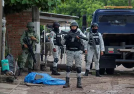 Fuerzas de seguridad mexicanas en la escena de un crimen en Culiacán, capital del Estado de Sinaloa.