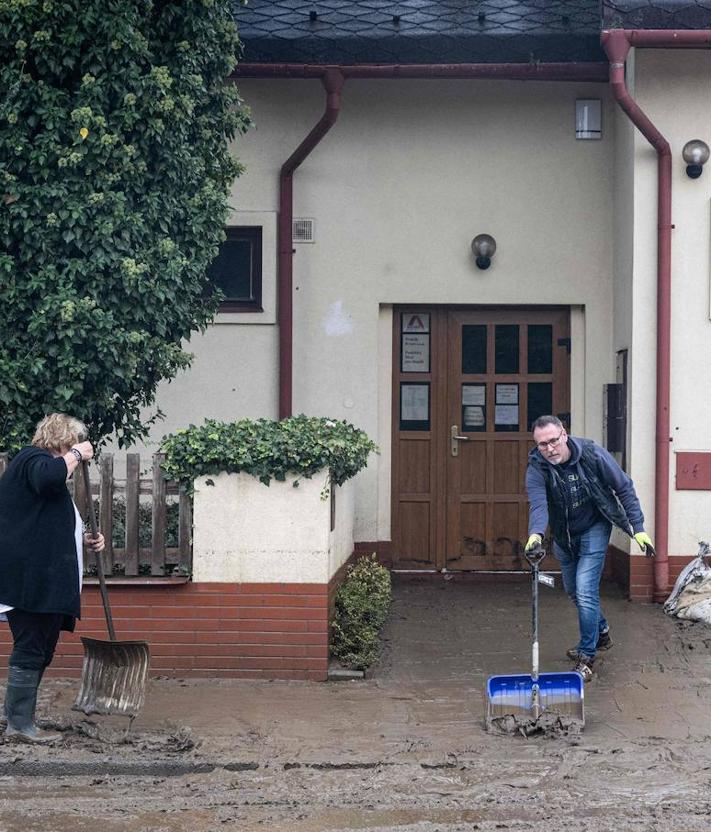 Imagen secundaria 2 - La ciudad checa de Krnov se ha visto sumergida en un 70%, según su alcalde. 