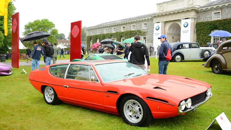 Con el Espada, si bien con motor delantero, llevará el concepto de GT cuatro plazas a un modelo de «serie»