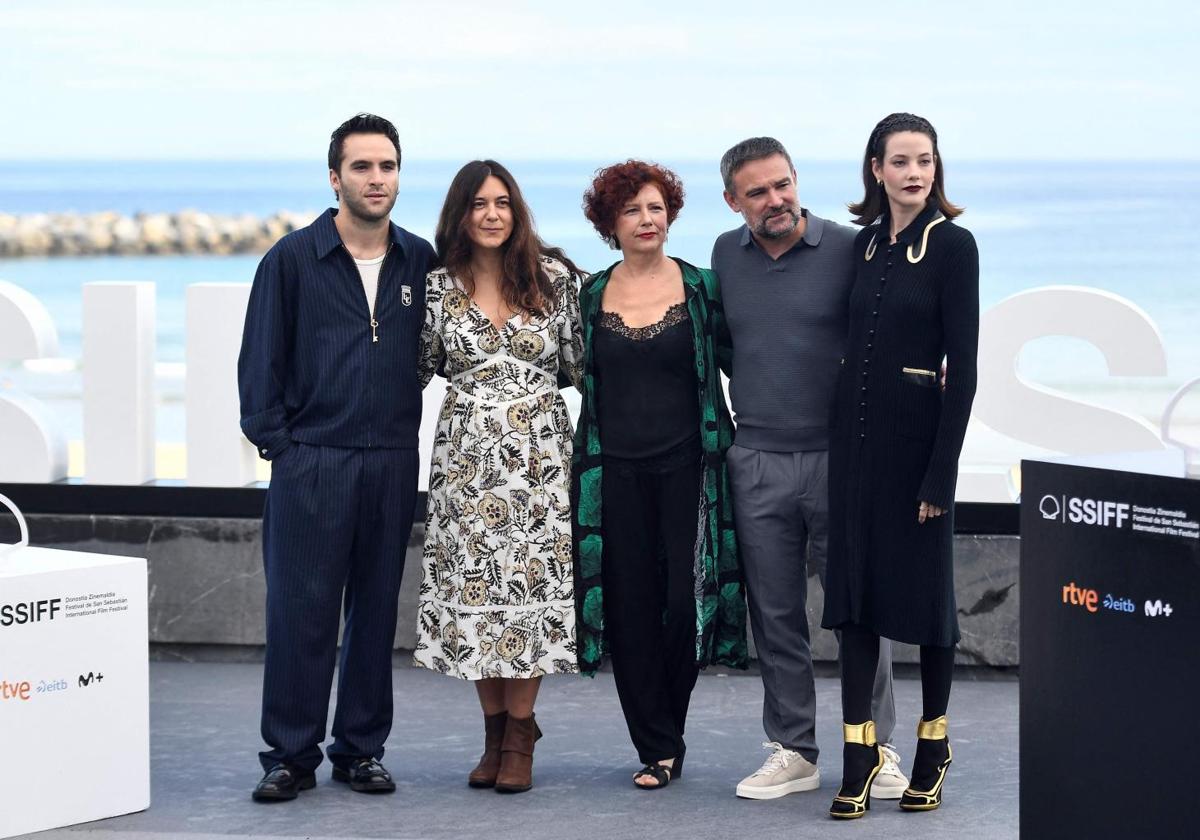 El actor español Ricardo Gómez, la guionista española Isa Campo, el director español Iciar Bollain, el actor español Urko Olazábal y la actriz española Mireia Oriol.