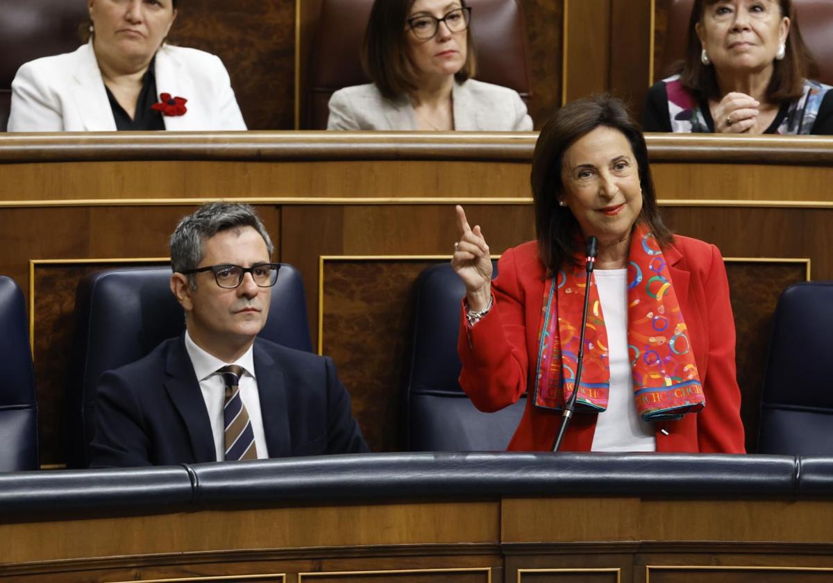 La ministra de Defensa, Margarita Robles, respondiendo al PP en la sesión de control