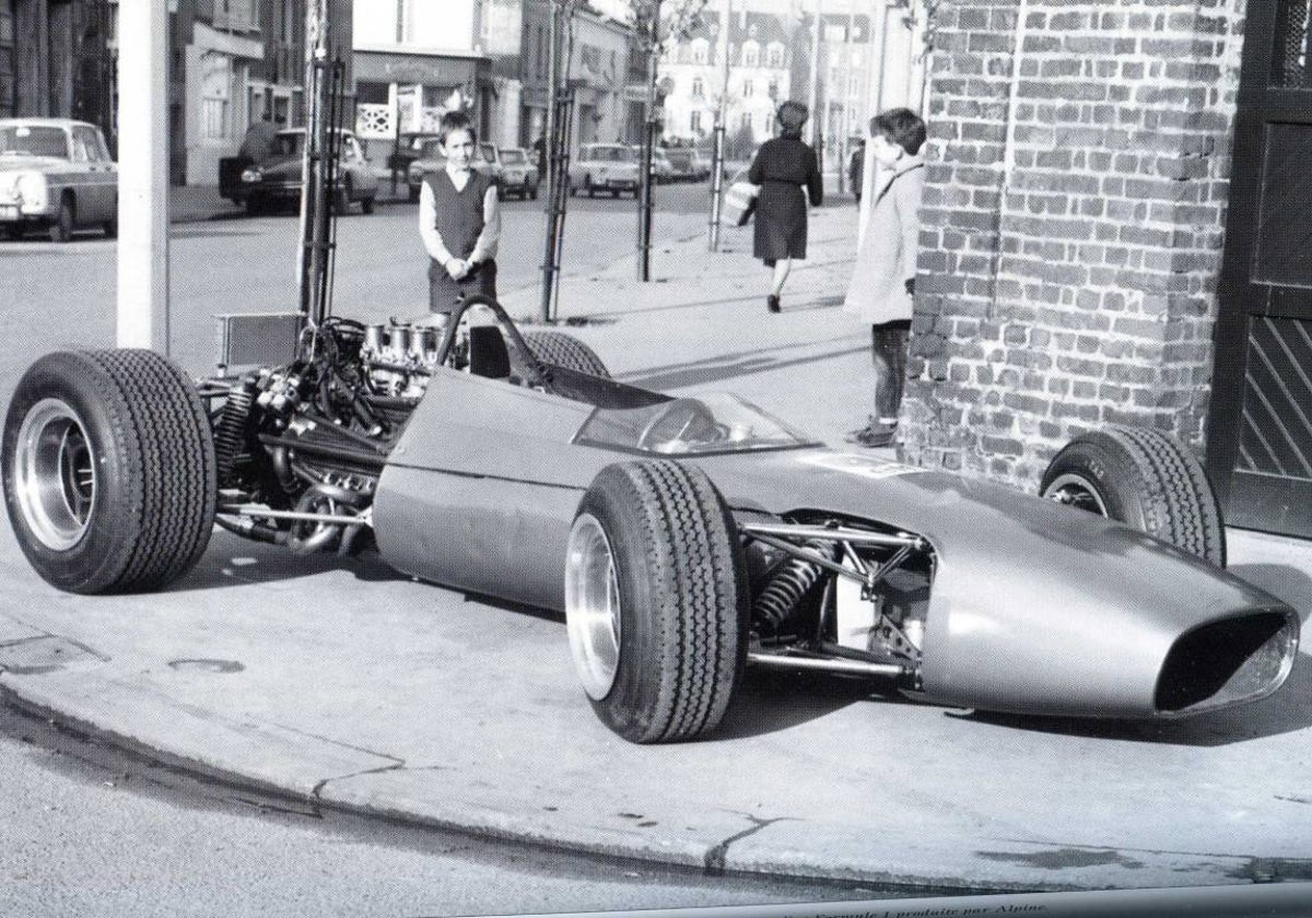 Con el Alpine A350, Rédélé pensaba debutar en el GP de Francia de 1968 y convencer a Renault