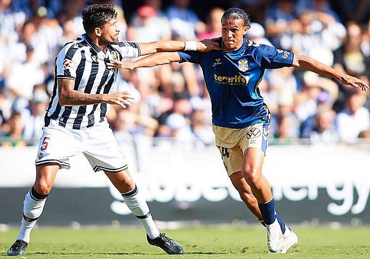 El Tenerife, con Pepe Mel, sigue sin ganar tras perder en Castellón