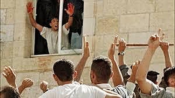 Israel da caza a un hombre que linchó a dos soldados en 2000
