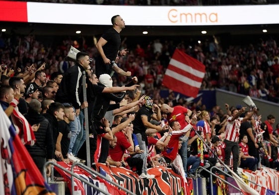 Ultras del Frente Atlético, durante el derbi del pasado domingo.