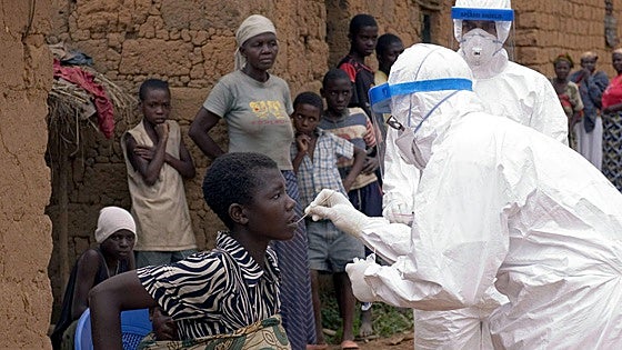 ¿Qué es el virus de Marburgo, que mantiene aislados a dos alemanes?