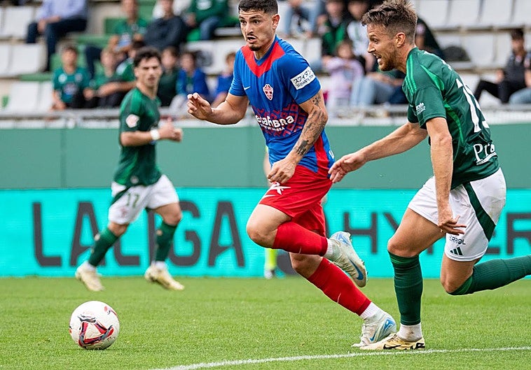 El Racing de Ferrol logra su primera victoria de la temporada al imponerse al Elche