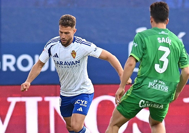 El Racing resiste en Zaragoza a pesar de jugar con uno menos
