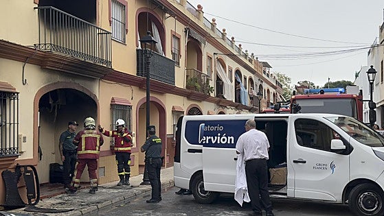 La familia muerta en el incendio de Sevilla quedó atrapada por las rejas de su casa