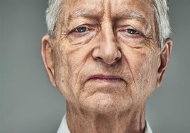 Geoffrey Hinton, premio Nobel de Física: «Deberíamos tener mucho miedo»