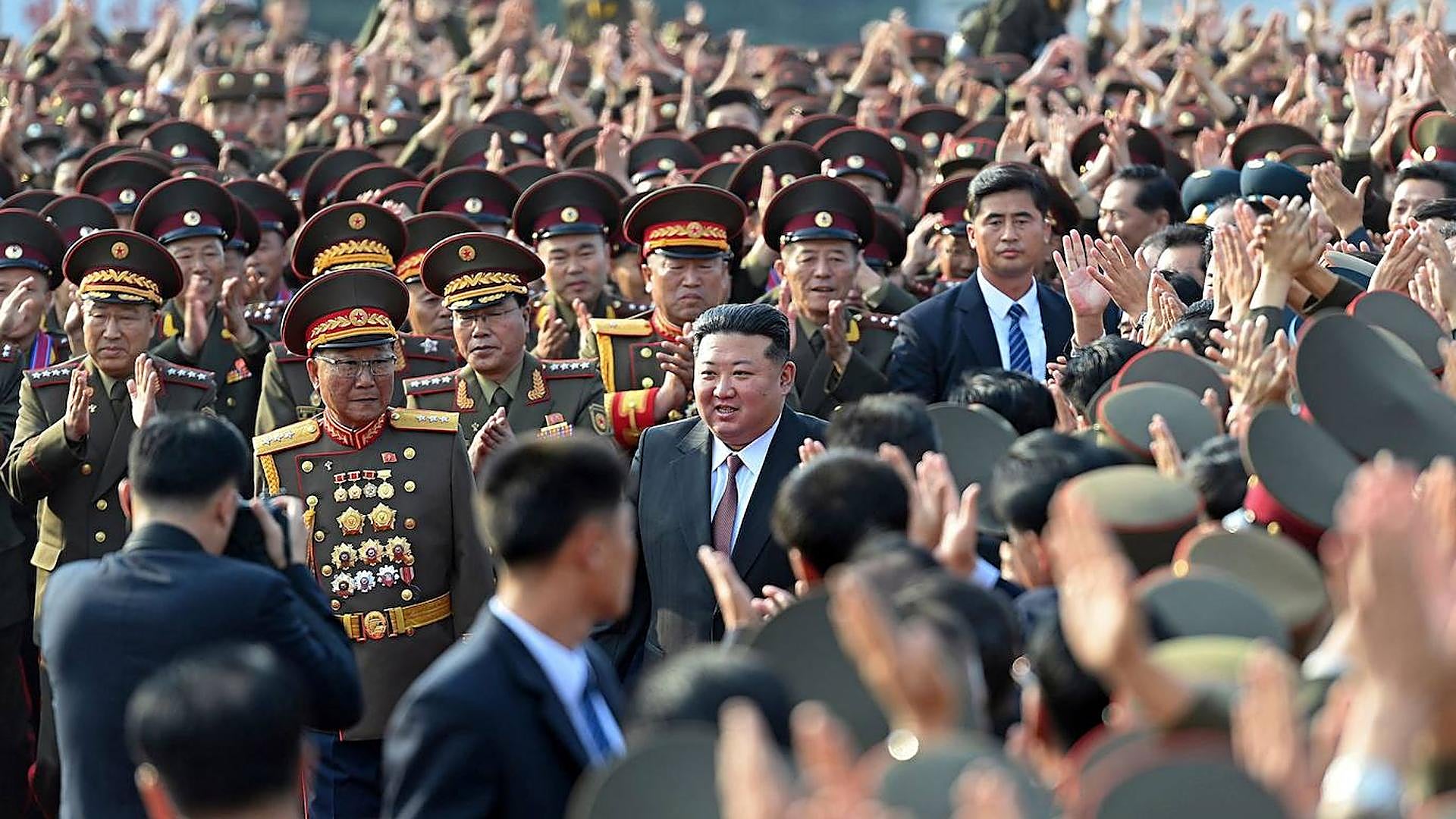 金正恩氏、韓国との統一回避のため憲法を改正