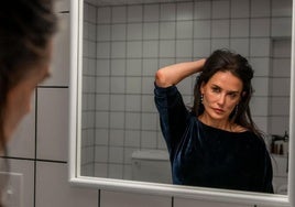 Demi Moore es en 'La sustancia' una estrella televisiva del fitness sometida a la dictadura de la imagen.