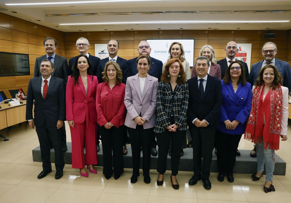 La ministra Mónica García y los consejeros, en el Interterritorial.