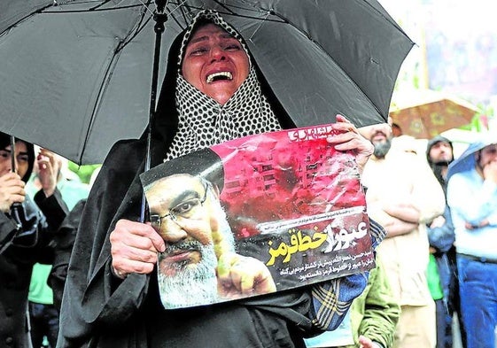 Una protesta en Teherán contra Israel tras el asesinato de Hasán Nasrala.