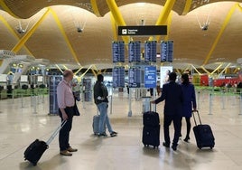 Pasajeros en el aeropuerto de Barajas.