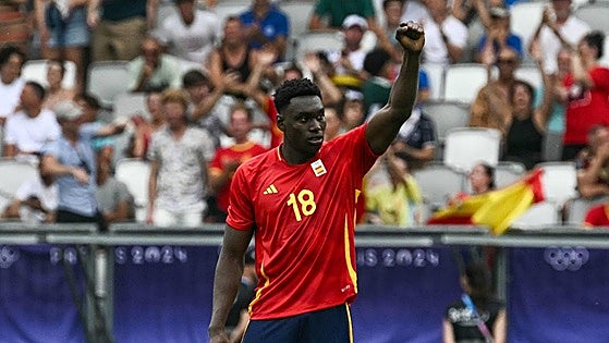 Samu Omorodion insiste en llamar a las puertas de La Roja con un póker