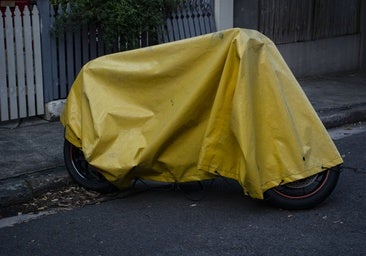 Protege tu moto de los elementos incluso si duerme en parking con estas fundas de moto