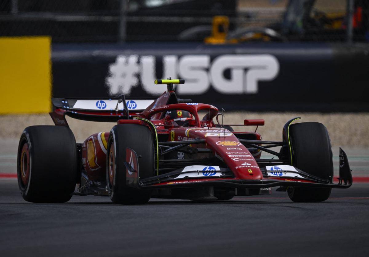 Carlos Sainz, este viernes, al volante de su Ferrari en los entrenamientos ofiviales del Gran Premio de Fórmula 1 que se celebra en Austin (EE UU).