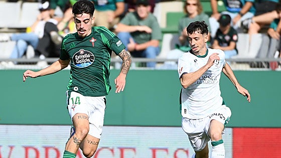 El Huesca no puede con el Racing de Ferrol, que jugó toda la segunda mitad con uno menos