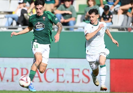 El Huesca no puede con el Racing de Ferrol, que jugó toda la segunda mitad con uno menos