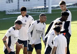 Los jugadores del Real Madrid preparan el partido ante el Borussia Dortmund.