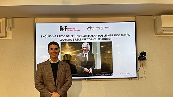 El periodista guatemalteco Zamora obtiene el arresto domiciliario tras más de dos años en prisión sin cargos