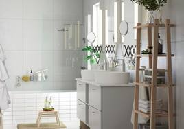 Aprovecha al máximo el espacio con estos organizadores para el baño de Ikea