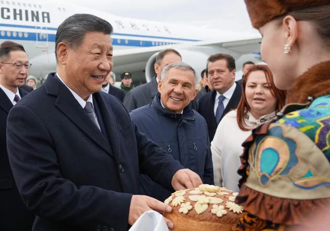 Çin Devlet Başkanı Xi Jinping Kazan'a vardığında.